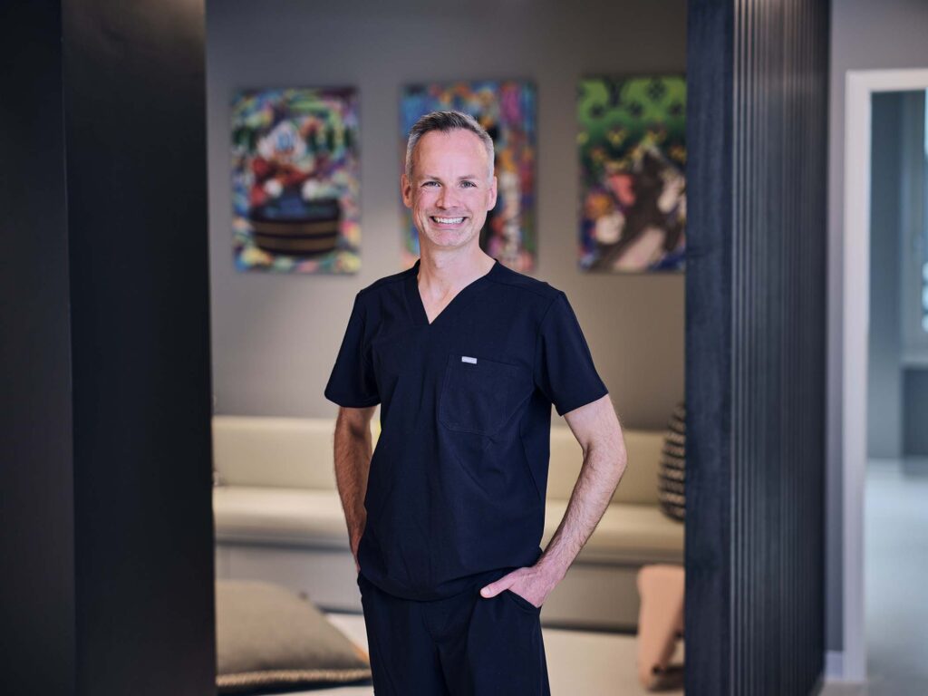 Businessportrait eines Arztes im Gesundheitswesen in Wien – medizinische Bildwelten mit Vertrauen und Professionalität.