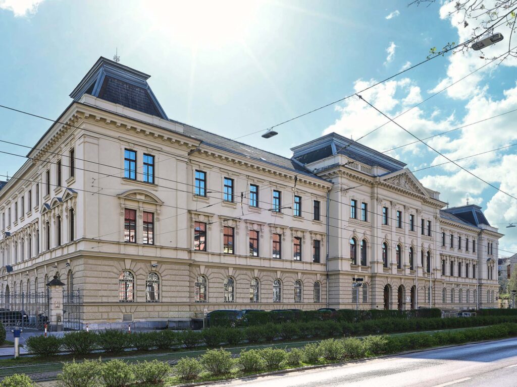 Architekturfotografie historischer Architektur im städtebaulichen Kontext – professionelle Architekturfotografie in Österreich, Atelier Schulte