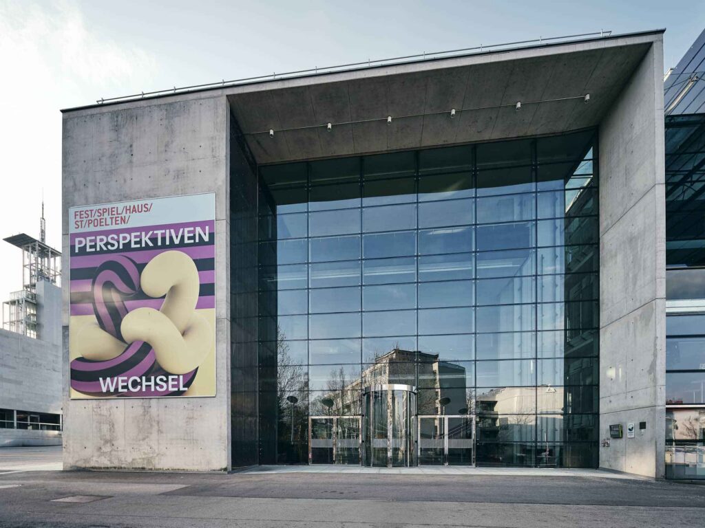 Festspielhaus St. Pölten – Architekturfotografie der Fassade im öffentlichen Raum als Beispiel für Panoramafreiheit in Österreich, fotografiert von Fotograf Florian Schulte